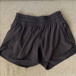 Lululemon tracker shorts